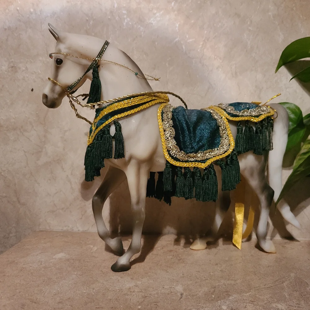 Breyer 2003 white Arabian w/ Costume traditional model horse - Picture 2 of 5